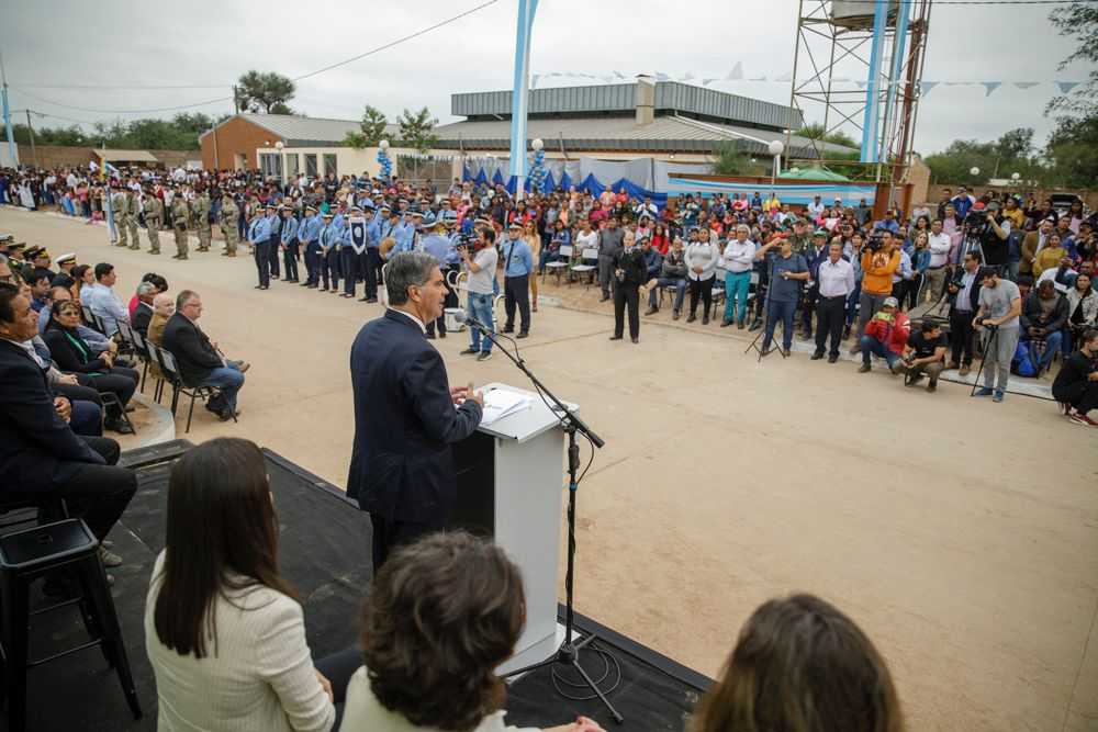 Acto por el 9 de Julio: Capitanich inauguró obras del CAPS de Pozo La China, la refacción de la Comisaría, el nuevo Hospital de El Espinillo, el Centro de Desarrollo Infantil y 10 cuadras de pavimento urbano