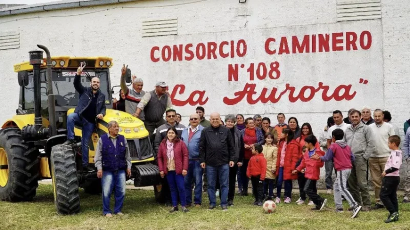 Gral. San Martin: Mauro Leiva entregó maquinaria para consorcios rurales