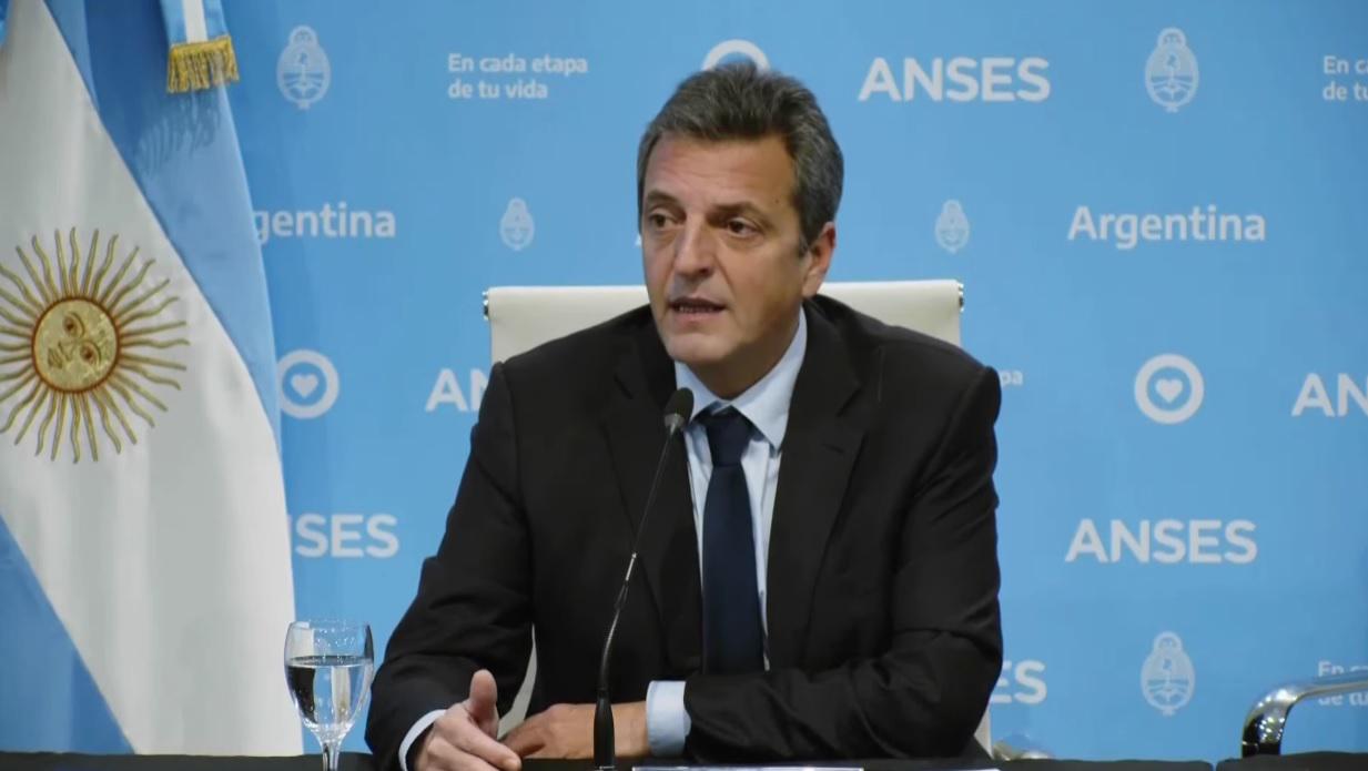 Alivio en los ingresos: a quiénes beneficiará la «batería de medidas» que prepara Sergio Massa tras la devaluación