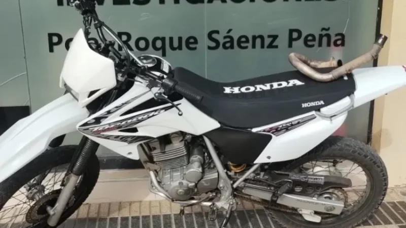 Saenz Peña: Sorprenden a sujetos desarmando una moto robada