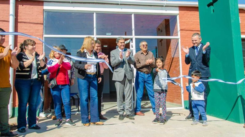 Capitanich en Napenay: Inauguró un centro de salud y la refacción de la Escuela Secundaria N°38