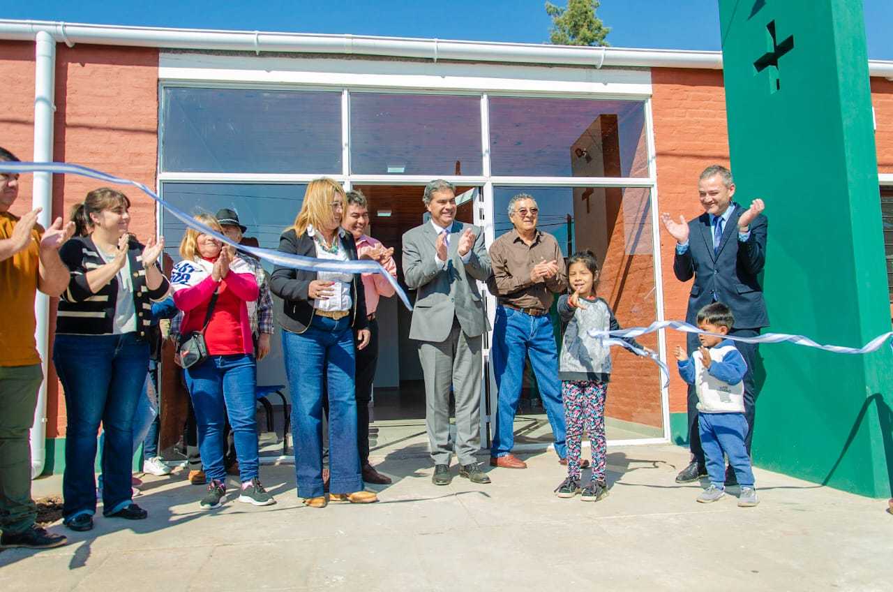 Capitanich en Napenay: Inauguró un centro de salud y la refacción de la Escuela Secundaria N°38