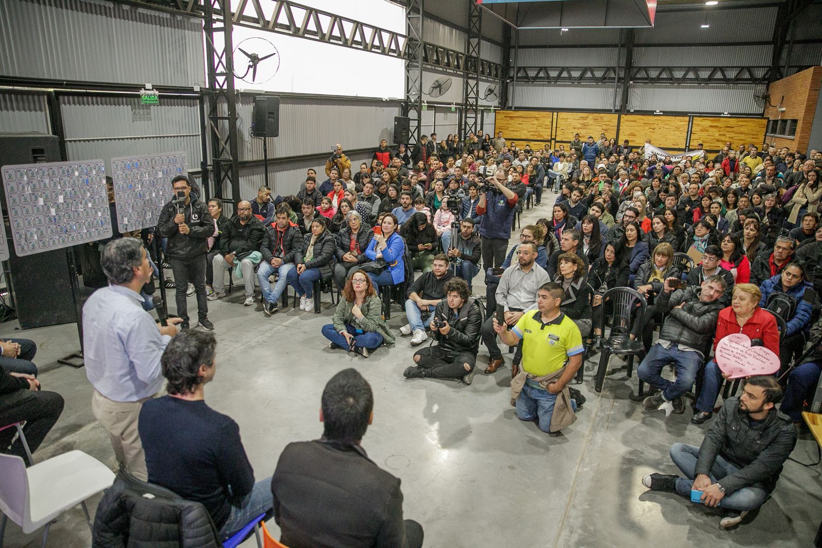 Capitanich entregó 180 llaves de nuevas viviendas en la zona sur de Resistencia y ya llegan a las 25.000 en los últimos 4 años