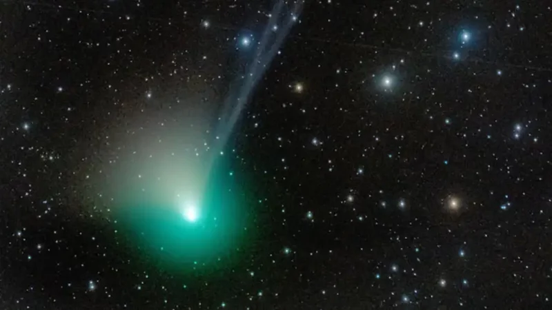 Un cometa verde pasará cerca de la Tierra y será visible por «única vez en la vida»: cuándo y cómo verlo