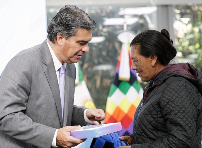 Por el Día de la Mujer Indígena el Gobierno entregó kits con instrumental y tablets a agentes sanitarias