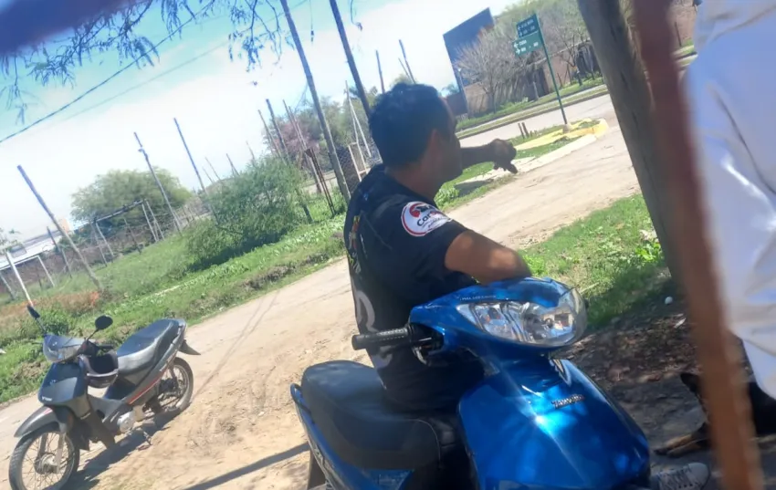 Denuncian a policías de la Décima por dinero a cambio de información sobre una moto robada