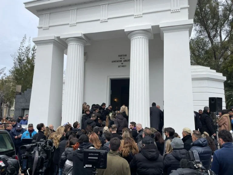 El último adiós a Silvina Luna: luego de una íntima ceremonia, inhumaron sus restos en el Cementerio de la Chacarita