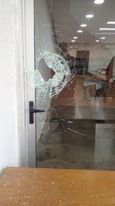 Resistencia: Detuvieron a una persona luego de romper la vidriera de un local centrico
