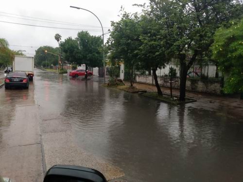 Déspues de la fuerte tormenta, se normaliza la situación en la provincia: «Ya no hay alerta meteorológica»