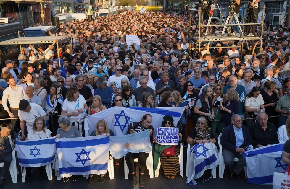 Masiva marcha en Buenos Aires contra Hamas y bajo el lema «Israel vencerá el terror»