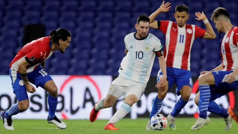 Con Messi al banco, la Selección Argentina recibe a Paraguay: Horario, TV y formaciones