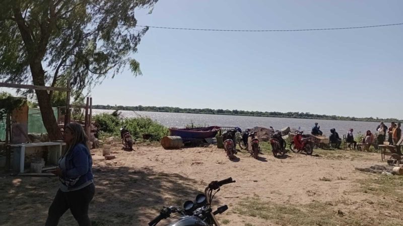 Encuentran la canoa en la que navegaban los dos amigos desaparecidos en el rio Paraná