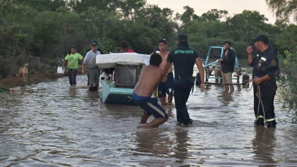 El Paraná baja lentamente, pero continua por sobre los niveles de evacuación