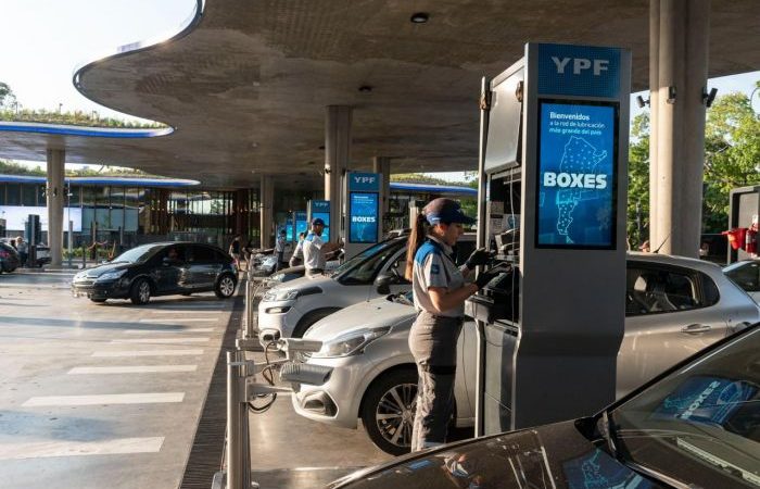 YPF y Axion aumentaron de nuevo la nafta y el gasoil y ya llega a un 25% de incremento durante noviembre