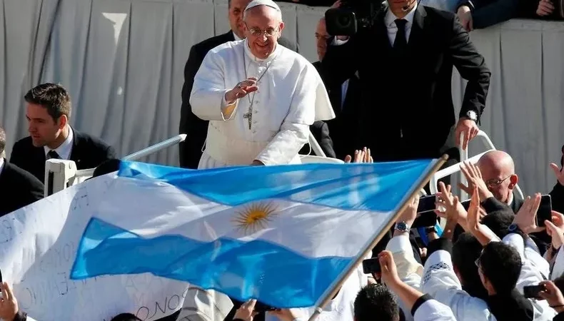 Desde el Vaticano aseguran que el Papa Francisco solo vendrá a Argentina si Massa gana las elecciones