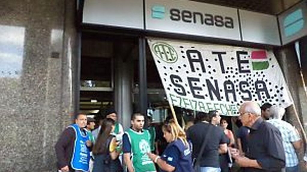 Continua la primer huelga de los estatales nacionales contra los despidos anunciados por Milei en el SENASA