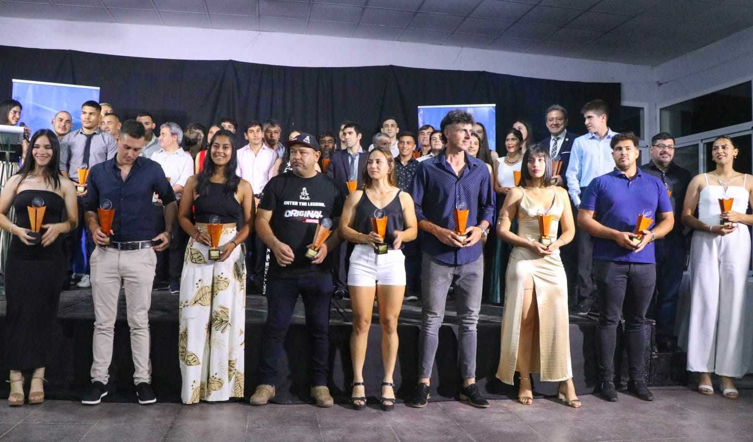 El Círculo de Periodistas Deportivos celebró la 41° Fiesta del Deporte y coronó a la levantadora de pesas, Milena Ayala, como la destacada del año