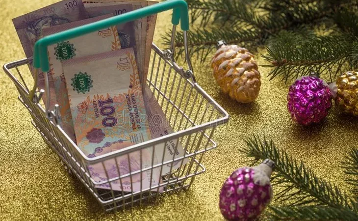 Fiestas más austeras: las ventas navideñas cayeron casi un 3% frente a 2022