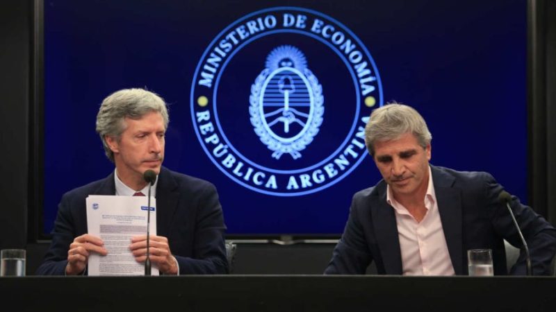 Caputo anunció un acuerdo con el FMI que realizará un desembolso de US$ 4.700 para  pagar deudas que tomó el mismo ministro