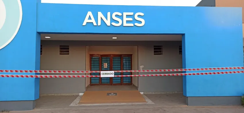 Milei ordena cerrar 6 agencias de ANSES en el Chaco y deja sin trabajo a 1200 trabajadores