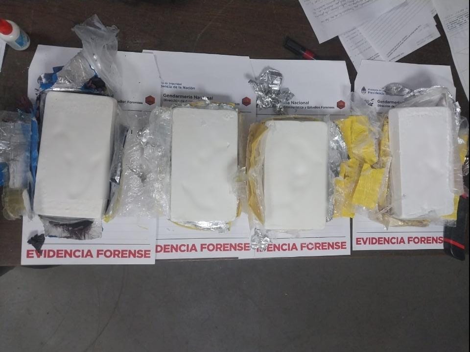 Uno de los detenidos transportando 3 kgs. de cocaína en Resistencia es personal de Gendarmería Nacional