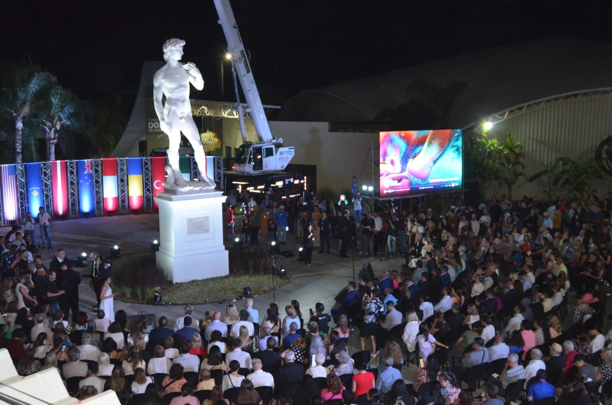 La Municipalidad de Resistencia acompañó emplazamiento de la obra calcada del David de Miguel Angel