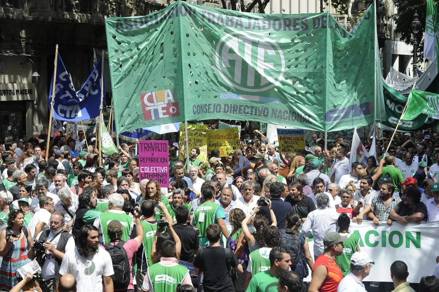 Día clave para el gobierno: la CGT delibera hoy sobre un nuevo paro general en medio de huelga y protestas de los estatales