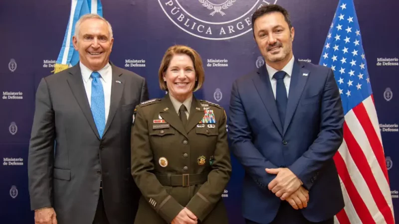 La jefa del Comando Sur del Ejercito de los EEUU se reunió con Nicolás Posse y Luis Petri antes de viajar a Ushuaia