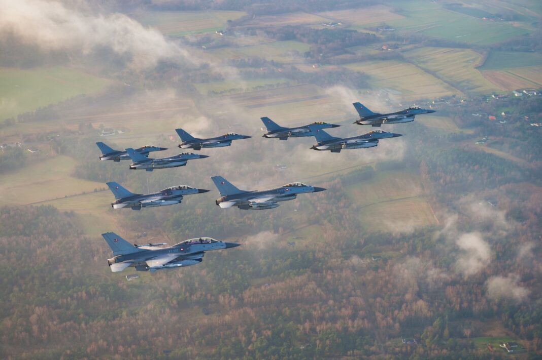 «¿No hay plata?»: El gobierno de Milei le compró 24 aviones F-16 a Dinamarca