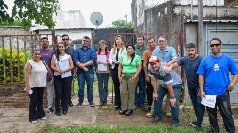 La Municipalidad de Resistencia, entregó nuevos titulos de propiedad a familias de Villa Rio Negro