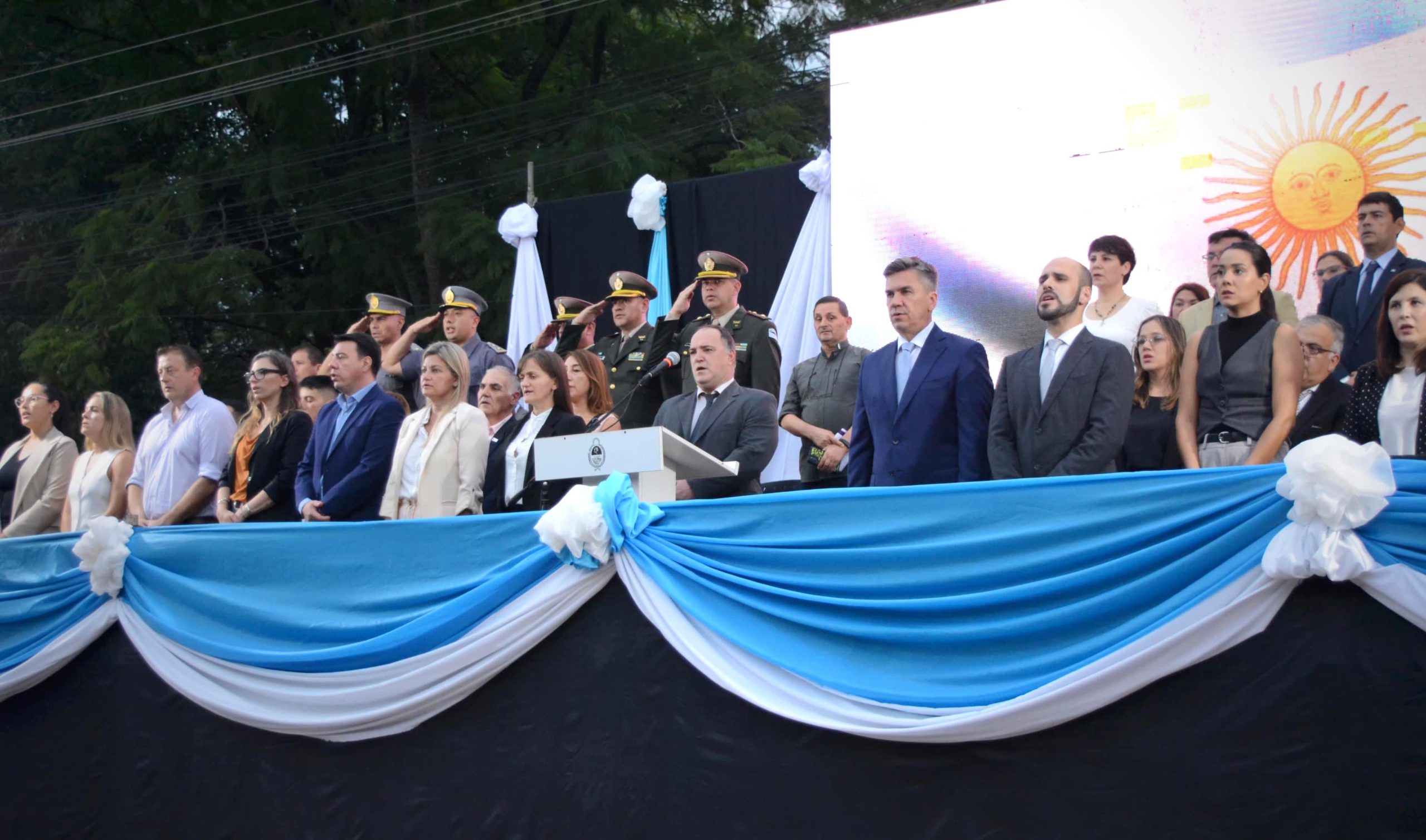 Leandro Zdero junto a Silvana Schneider, estuvieron presentes en el acto por el 115° aniversario de General San Martín