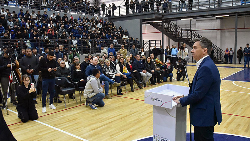 Leandro Zdero inaugura las refacciones en el Centro de Educación Física (CEF) N°1 de Resistencia