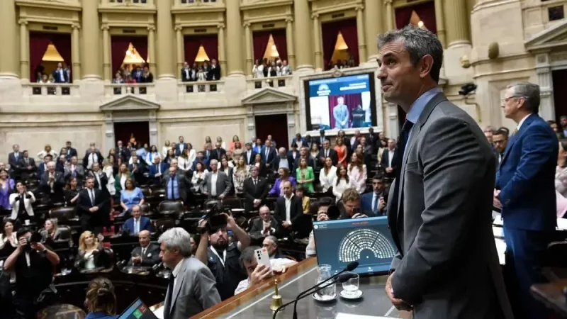 Diputados nacionales aumentan sus sueldos un 80% a pagarse en tres cuotas