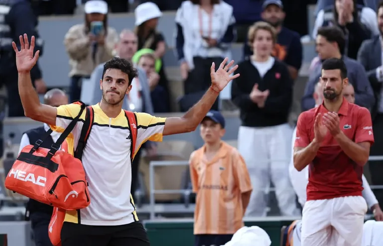 Roland Garros: tras vencer a Cerúndolo en un partidazo, Djokovic no jugará los cuartos de final por lesión