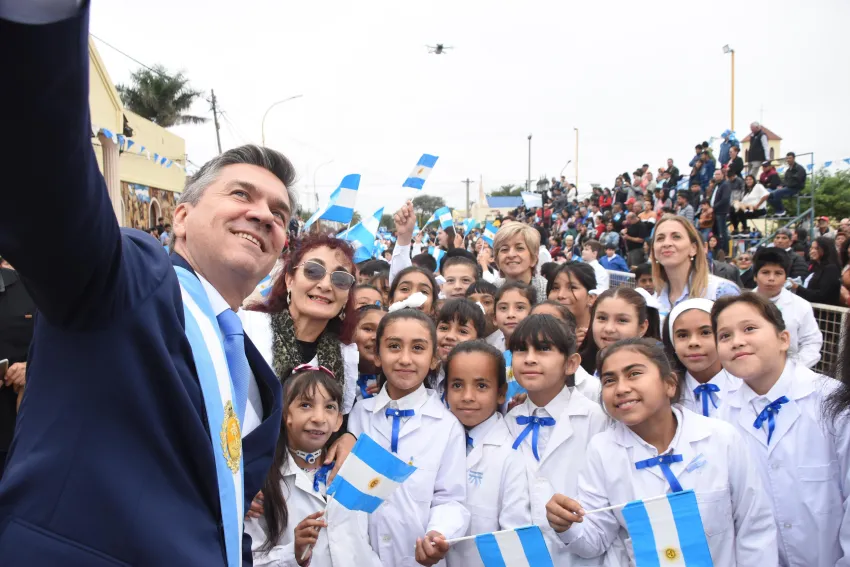 Zdero en el acto central por el Día de la Bandera: «Hay que cuidar la libertad de los chaqueños»