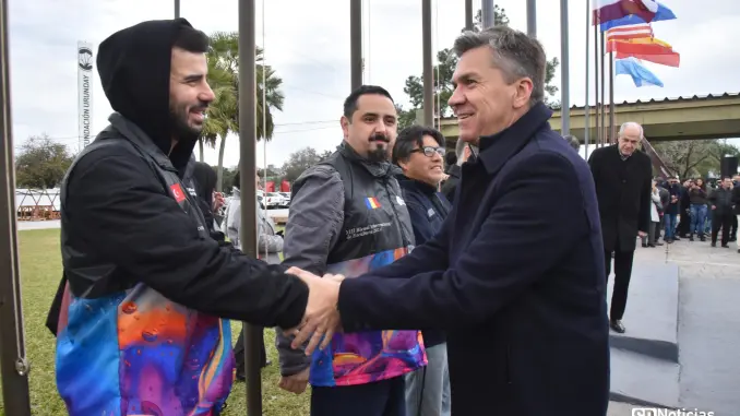 Agenda día por día: Con el izamiento de la bandera, comenzó la Bienal