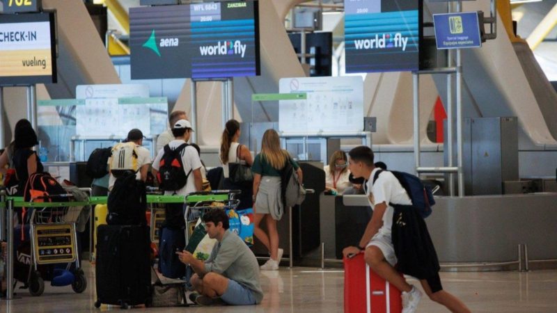 Una falla informática masiva obligó a cancelar vuelos y afecta a empresas de todo el mundo