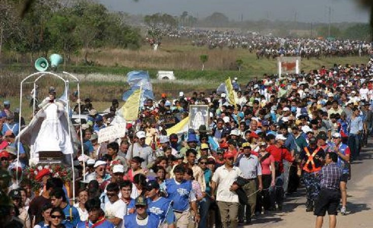 Miles de peregrinos iniciaron su marcha hacia Itatí