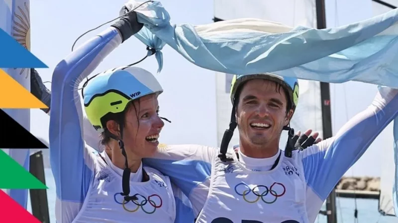 Los argentinos Majdalani y Bosco hicieron historia en los Juegos Olímpicos: ganaron la medalla de plata en vela de París 2024