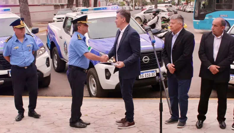 Seguridad: Zdero entregó patrulleros y motos para comisarías de Resistencia y el interior