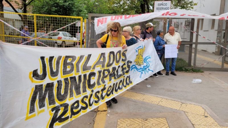 Municipales se manifestaron ante el Concejo Municipal por el aumento salarial: «Es una tomada de pelo»