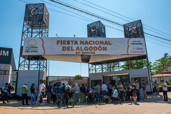 Abrió sus puertas Ferichaco 2024, la «Fiesta Nacional del Algodón», con un gran despliegue de maquinarias agrícolas y empresas