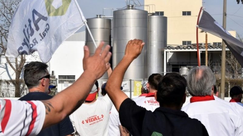 La Justicia ordenó que una fábrica de lácteos reincorpore a trabajadores despedidos por bloquear la planta