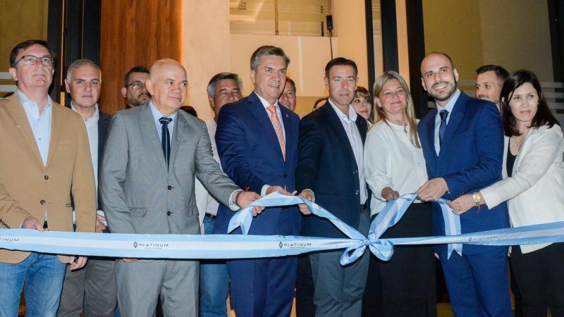 Gral. San Martin: El gobernador Zdero inauguró el flamante Hotel-Casino «Platinum Apart»