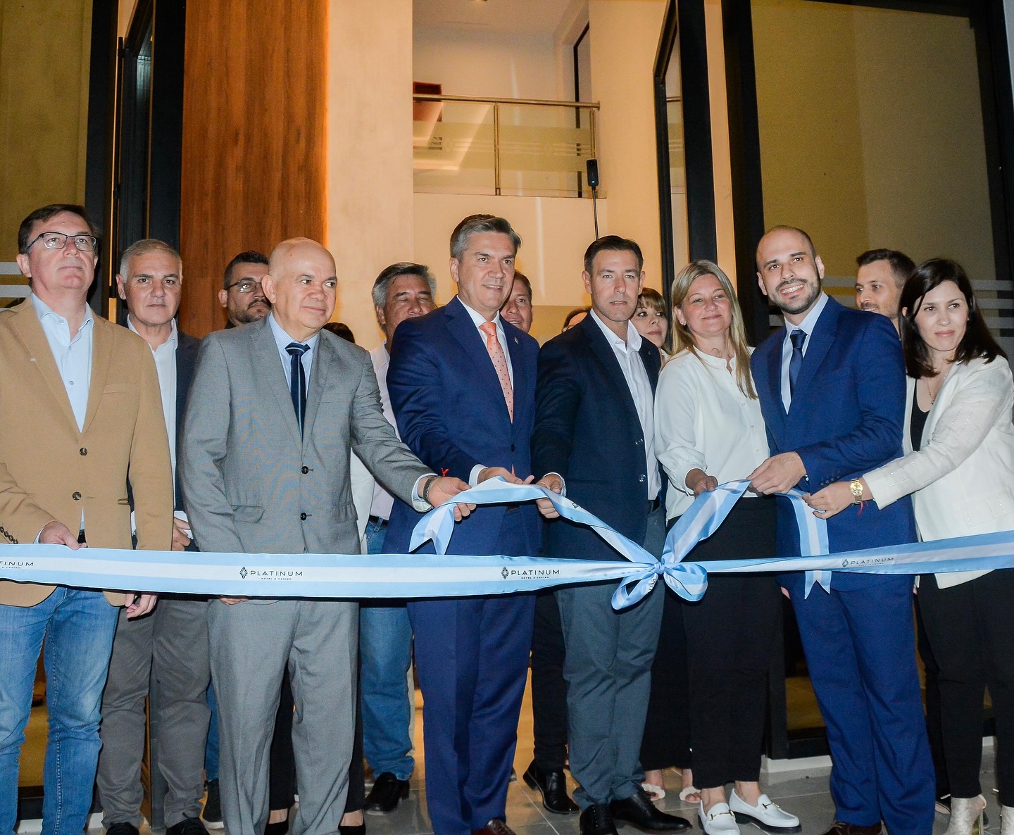 Gral. San Martin: El gobernador Zdero inauguró el flamante Hotel-Casino «Platinum Apart»