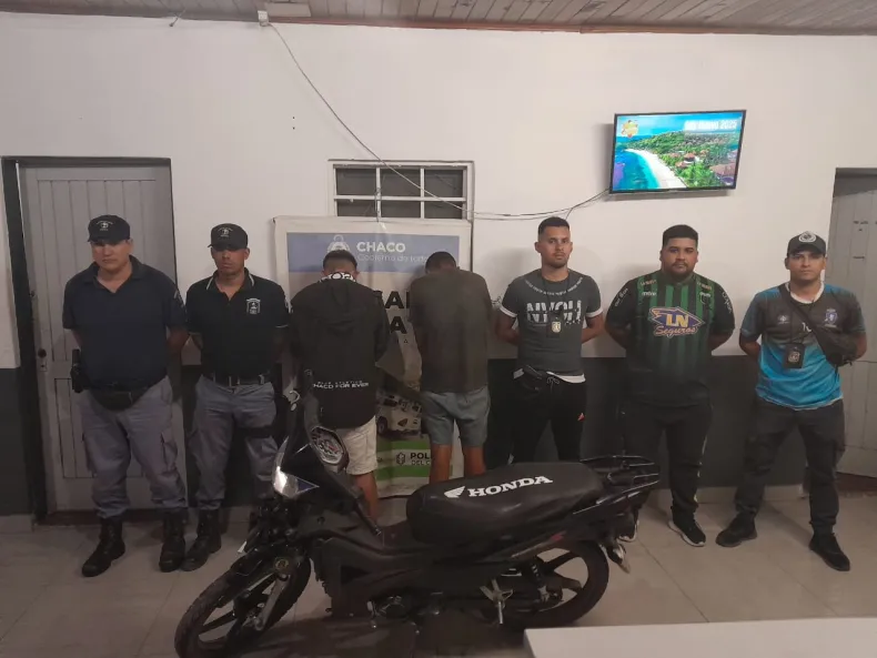 Intentaban escapar después de robar una moto y disparaban a matar a los policias: Fueron detenidos