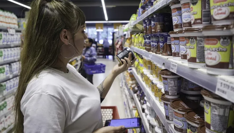 La inflación de diciembre se aceleró al 2,7% y la variación anual cerró en 117,8%