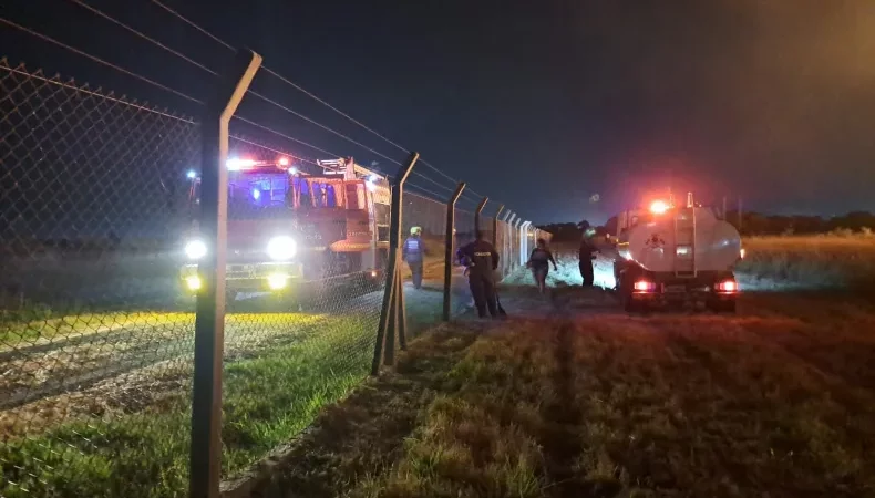 Logran extinguir el fuego que afectó a unas 30 hectáreas en el área metropolitana, en cercanias del Aeropuerto Internacional de Resistencia