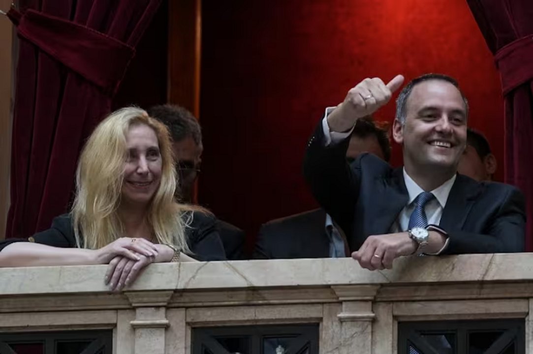 Escándalo $LIBRA: Piden secuestrar los celulares del presidente Milei, su hermana Karina y de Manuel Adorni