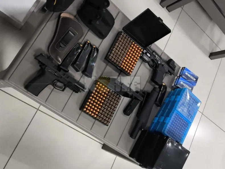 Allanamientos en la causa «Brilla»: Secuestran dos armas de guerra a nombre de María José Reinau